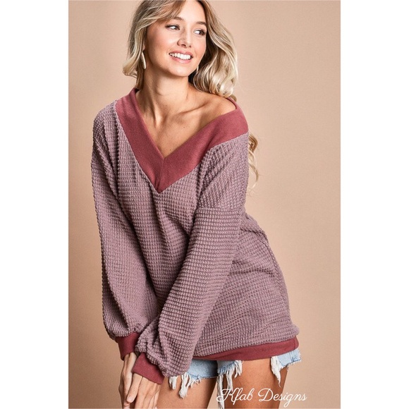 Tops - ❤️LAST 1! V Neck Waffle Popcorn Knit Contrast Top!